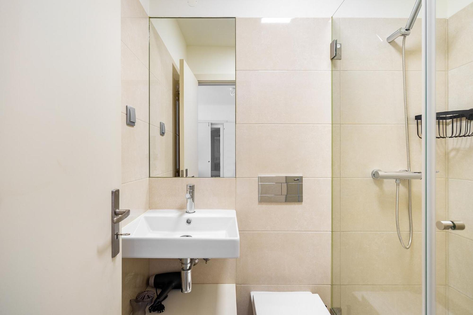 Flat In The Heart Of Anjos