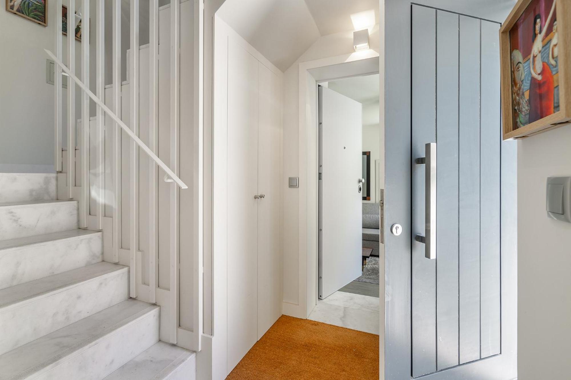 Flat In The Heart Of Anjos